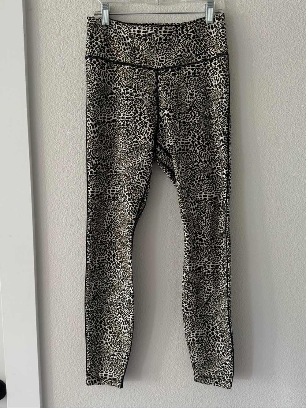 Woman’s Nike One Dri-FIT Leopard Print 7/8 Leggings M